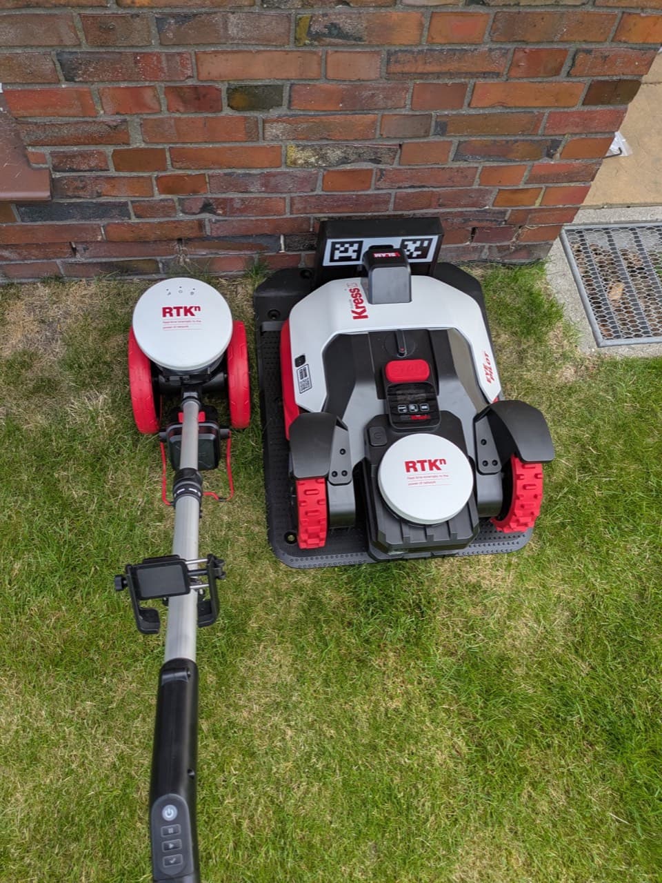 Neuinstallation eines GPS und Kameragestützten Mähroboters.